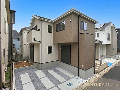 外観：【外観】落ち着きのある外観デザイン！穏やかな空気が流れる住宅地で暮らしも心地よく