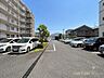 駐車場：【駐車場】ゆとりある敷地で駐車もスムーズ、カーライフも快適です