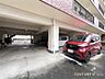 駐車場：【駐車場】ゆとりある敷地で駐車もスムーズ、カーライフも快適です