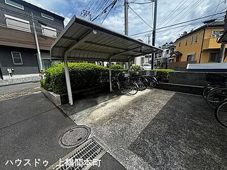 自転車をスッキリ置ける便利な駐輪スペース付き通勤・通学にも嬉しい駐輪スペースを確保しておりますお子様用の自転車もしっかり置ける駐輪場です