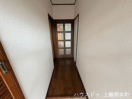 圧迫感を感じにくいすっきりとした廊下設計