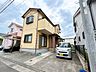 外観：【外観】お庭は建物の南側に位置し陽当たり良好なので、お子様の遊び場にもぴったりです。