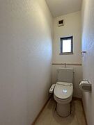 【2階トイレ】各階にトイレがあると安心ですね。