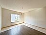 室内：【リフォーム中＿2階西側洋室約8.5帖】クロス張替、床材上張り、建具交換、照明交換（ダウンライト）、スイッチ・コンセント交換等を予定しております。