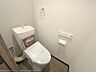 トイレ：【リフォーム完了】トイレは暖房便座機能付きに交換し、天井や壁、床も新しく貼り替えました。
