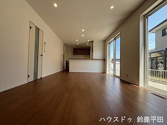 リビング/ダイニング グローバルガーデン鈴鹿市稲生塩屋2期 全6棟 10号棟