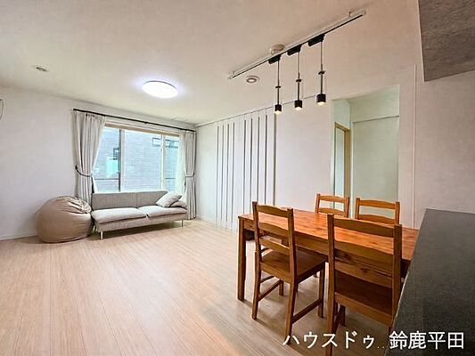 リビング/ダイニング 四日市市東日野町　中古一戸建て