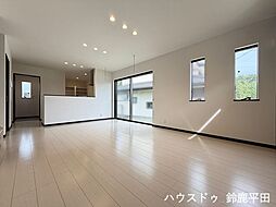 亀山市川崎町 リビング