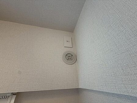 エアコンの取付が可能な住戸です。夏の暑い時期にも室温を調整しやすく、より快適な住環境を整えられます。設置可能な機種や工事条件については現地でご確認ください。