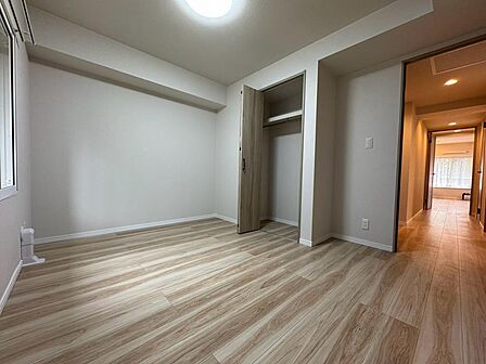 プライベートな時間をゆっくり過ごせる一室です。採光や風通し、収納の使いやすさなど、写真だけでは分かりにくい部分も詳しくご説明します。