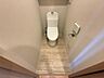 トイレ：落ち着いて使用できるトイレです。便器まわりのスペースや換気設備、お手入れのしやすさなど、ご案内時に詳しくご説明します。