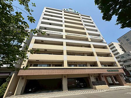 地下鉄「西１８丁目」駅徒歩１２分・ＪＲ「桑園」駅徒歩１０分とダブルアクセス可能！