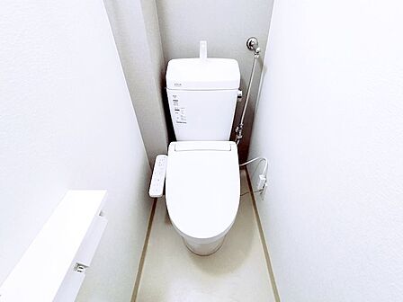 【リフォーム済】トイレは新品交換済みです。新しいトイレなので清潔で安心ですね。