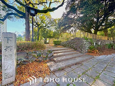 下茶屋街園 徒歩7分。 550m