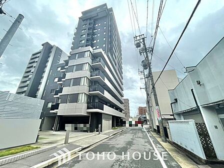 帰宅途中にショッピングやカフェを楽しんだり、利便性の良いこの地の生活は人々を魅了します。心行くままに季節の流れを感じ、ゆったりとした一時を。時間の流れを取戻し、休日はスローライフを。