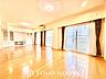 リビング/ダイニング：【快適な住空間】家族の暮らしに思いを馳せて、日常のワンシーンを表現したリビングダイニング。「ホワイトナチュラル」のテイストが、自然体で過ごせる心地良さを生み出しています。