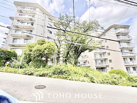 ここから始まる『日常』はご家族にとって大切な時間となります。だからこそ、少しでも豊かに、少しでも快適に。そんな想いから生まれた本邸宅は、これから先のお住まいをきっと支えてくれるはずです。