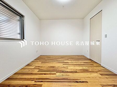 【リラックスたいむ】毎日の疲れを癒し、新しい1日を迎える主寝室。お気に入りのインテリアに囲まれた素敵な空間に作り上げる事で、真にリラックスできる時間を過ごすことが出来そうです。