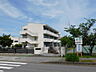 その他：二宮小学校約820m