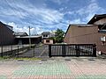 この駐車場の土...