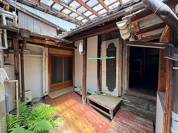 中庭通路、土蔵...