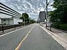 外観：前面道路含む現地写真