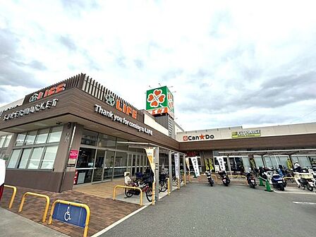 ライフ安田諸口店 1130m