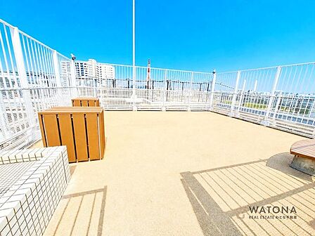 みなとみらいの花火を望める南向きの3LDK！新子安駅徒歩3分の立地も魅力！お引渡しまでに弊社費用負担でのクリーニングをサービス致します！屋上からもみなとみらいの花火を望めます！屋上ドッグラン付♪