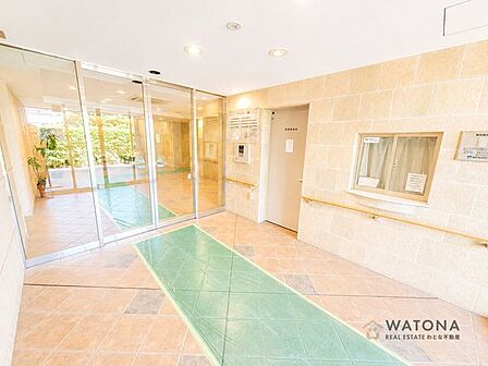 ▼南西・東南の角部屋につき圧迫感が少なく通風環境も良好!▼約55m2の広々としたタイル貼のテラス付です♪▼全室6帖以上、別途17.4帖のリビングお隣にはコンサバトリー付です!▼7帖の主寝室にはWIC…