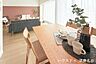 キッチン：食卓を囲み、会話が弾む様子が浮かんできそうです。