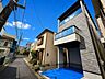 その他：幅員4.0mの公道に接したスッキリとした前面道路環境。周辺の交通量が少ないためお車の出入庫も落ち着いて行え、小さなお子様がいるご家庭でも安心な歩行空間を保ちます。