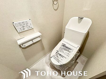 温水洗浄機能付き便座が新設されています。当たり前ですが、気になる水周り関係が全て新品というのも新築物件ならではですから、気持ちよく新生活が始められます。