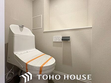 いつまでも清潔な空間であって頂けますように、目に留まるだけではなく、汚れをふき取り易いフロアと壁紙をチョイス致しました。