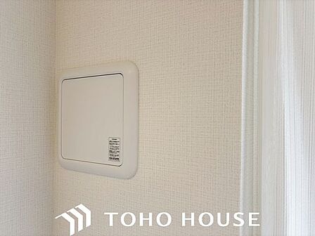 ハウスダストやカビ、ダニ、結露などの発生を抑え、室内の空気環境を良好に維持しする24時間換気システム。健康的な生活をおくるための必須設備です。
