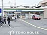 周辺：ファミリーマート枚方御殿山駅前店 徒歩14分。 1120m