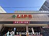 周辺：ライフ 西大島店 徒歩17分。 1300m