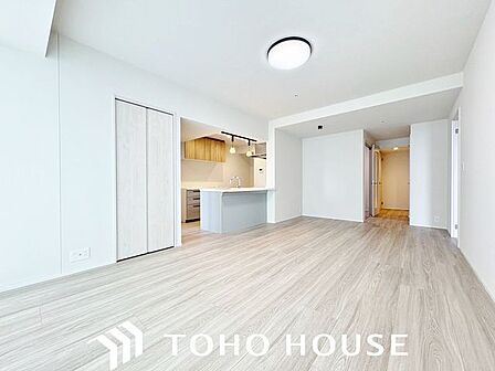 デッドスペースを抑えた無駄のない形状。壁面を有効に活用できる設計のため、家具を効率よく配置できます。限られた空間のポテンシャルを最大限に引き出し、数字以上の使い勝手を実現した間取りです。