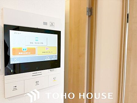 「見える安心」をカタチにしました。 誰が来てもわかる様にモニター付きインターホンを設置。快適と安らぎを合わせた優しい設計。外出時にも便利な録画機能を標準完備。