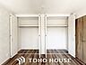 収納：【収納】建物内部の収納には拘りました。共有部分に設けた収納は、お荷物が多いご家族にも安心のサイズです。