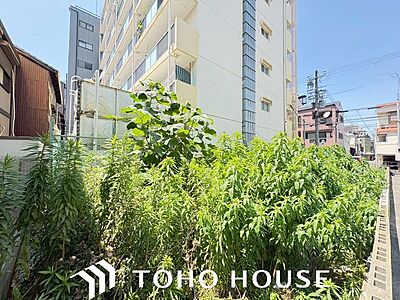 外観:流行に左右されず、将来にわたって価値が継続する「上質」な佇まい。おしゃれな雰囲気や自然の潤い、親しみやすさといった個性を、街に新たな価値をもたらし続ける。 外観:流行に左右されず、将来にわたって価値が継続する「上質」な佇まい。おしゃれな雰囲気や自然の潤い、親しみやすさといった個性を、街に新たな価値をもたらし続ける。