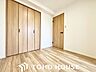 洋室：各お部屋を最大限広く使って頂ける様、全居住スペースに収納を完備しております。プライベートルームはゆったりと快適に。