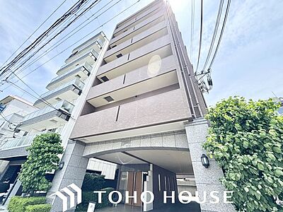 外観：住む人を映し出す洗練された佇まいは、いつまでも輝き続けながらいつしか街の風景に溶け込んでいきます。