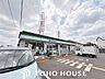 周辺：ファミリーマート鶴見安田二丁目店 徒歩7分。 550m