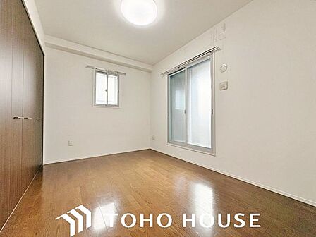 住まう方自身でカスタマイズして頂けるように「シンプル」にデザインされた室内。家具やレイアウトでお好みの空間を創り上げられます。