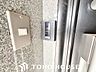 その他：訪問者の顔が一目でわかるモニター付きインターホン。防犯性に優れ、セールス対策やお子様のお留守番にも安心です。映像を記録できる録画機能付きで、不在時の訪問者も確認できます。