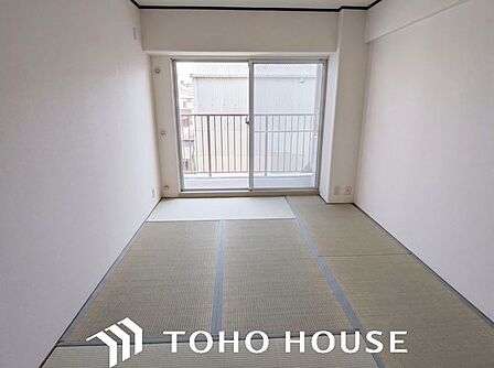 和室は有るだけでも落ち着く空間ですが、 「家族団らん」 「来客時の客間」 等々多目的なスペースとして活用出来る便利な空間です。