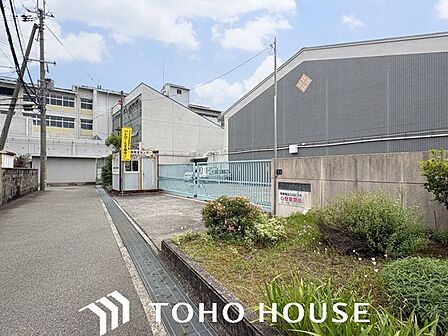箕面市立萱野小学校 徒歩19分。 1450m