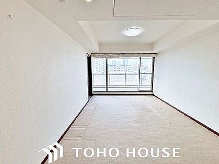 心と体をゆったりと安らげる主寝室。寝室のゆとりが大きい分だけ、暮らしの安らぎは深まります。一日の疲れを癒すだけでなく、ご夫婦の親密な語らいを紡ぎ出します。
