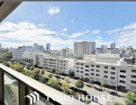 マンションは、駅から近い物件のほうが高めの価格で売りやすい。将来売却する可能性があるなら、都心などへの交通アクセスの良い駅から徒歩10分以内で、管理の行き届いた物件を選ぼう。