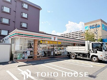 セブンイレブン伊丹南町2丁目店 徒歩4分。 300m